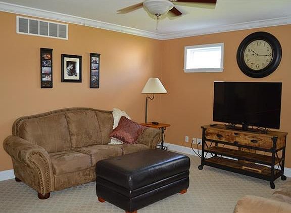 2nd image of 1060 Saint Andrews Dr