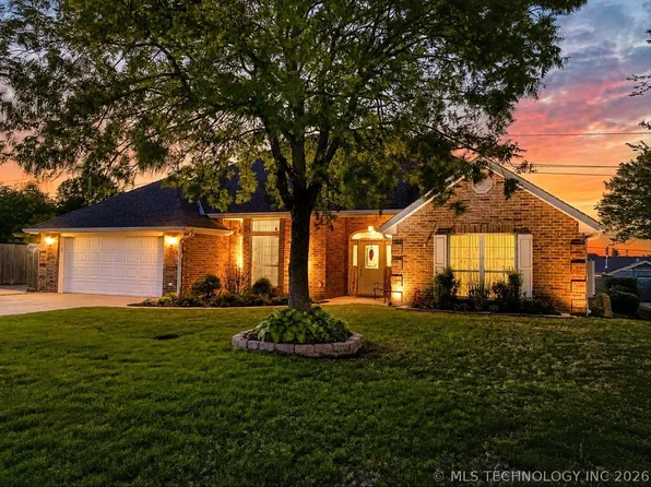 5614 Meadow Dr, Bartlesville, OK 74006
