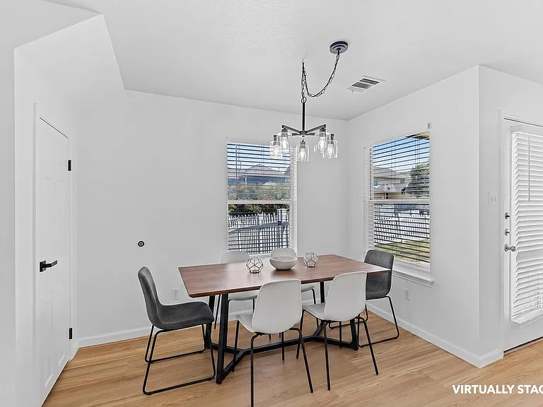 1733 Thompson Trl — Photo 11