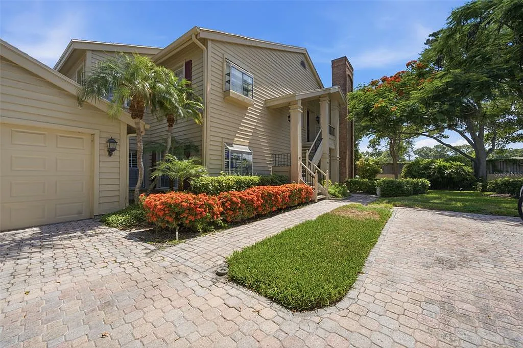 2 bed, 2.0 bath, 1353 sqft, $2,900 — Photo 1