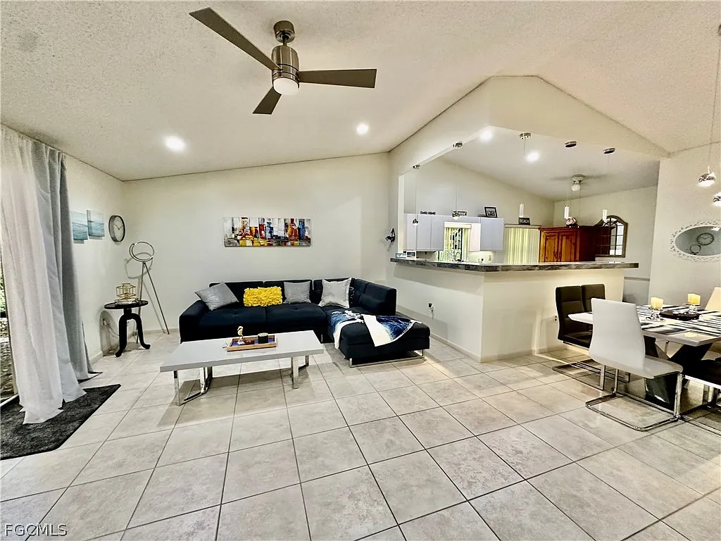 2 bed, 2.0 bath, 1379 sqft, $2,300 — Photo 4