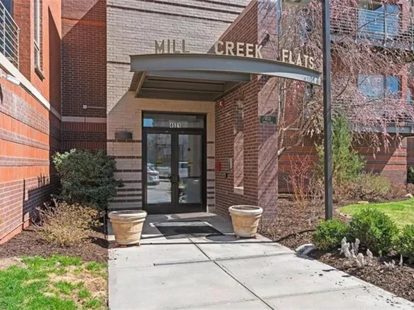 4521 Wornall Rd #213, Kansas City, MO 64112