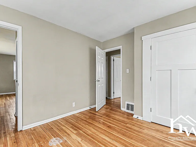 164 S Gladstone Ave — Photo 5