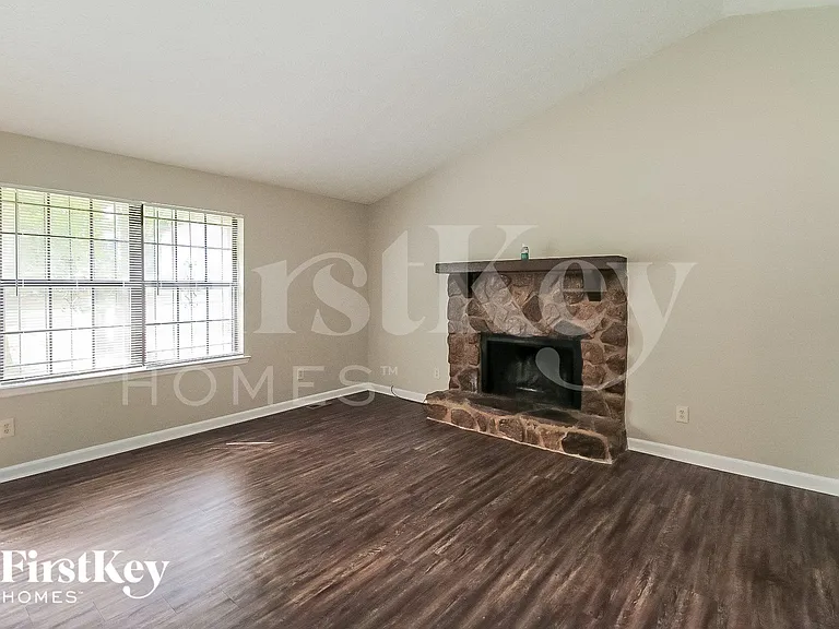 7210 Buck Creek Dr — Photo 3