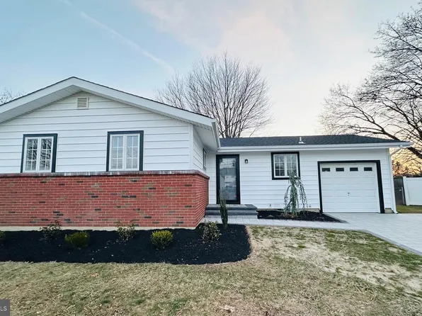 21 Rolling Ln, Hamilton, NJ 08690