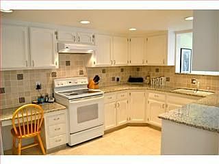 4th image of 2024 Glen Una Ave