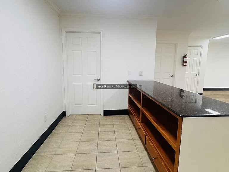 2907 Nederland Ave — Photo 6