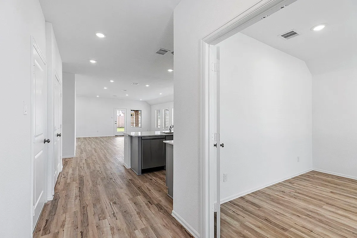 Building Photo - 31546 Beacon Cove Trl
