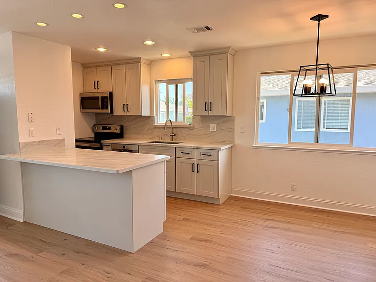 1265 Bouret Dr #4 — Photo 11