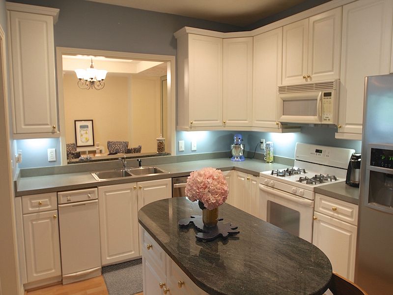 2nd image of 1284 Laskin Rd APT 202