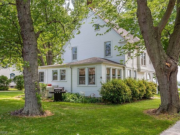 4th image of 207 W Lakeshore Dr