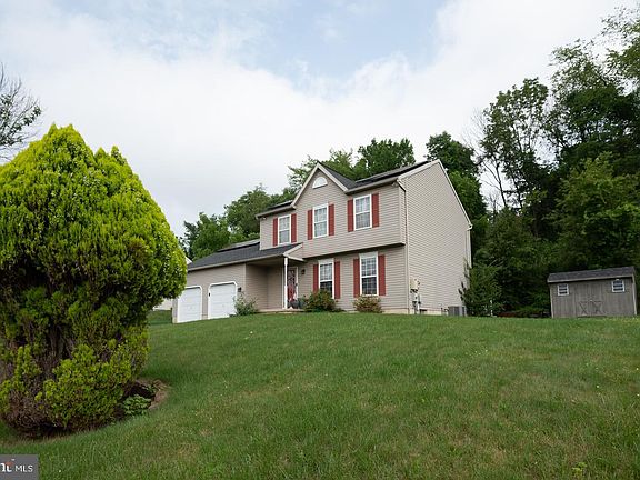 4th image of 33 Pinckney Dr