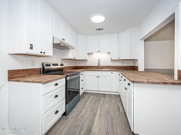 4th image of 3036 Woodlawn Ave