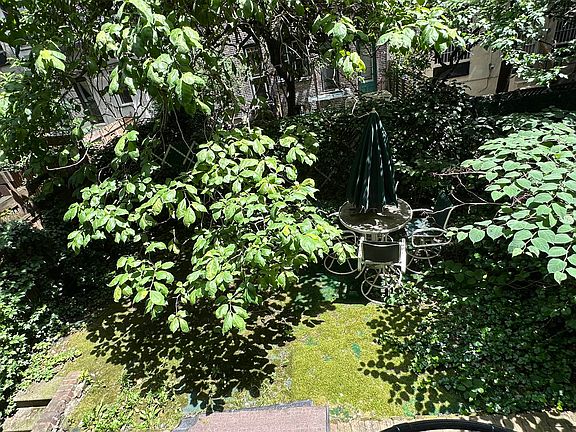 2nd image of 307 E 89th St APT 1A