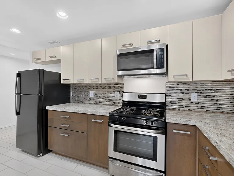 823 San Lorenzo Ave NW — Photo 14
