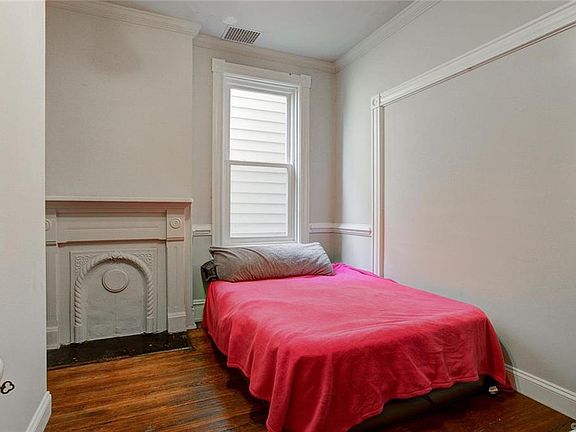 5th image of 303 1/2 S Pine St