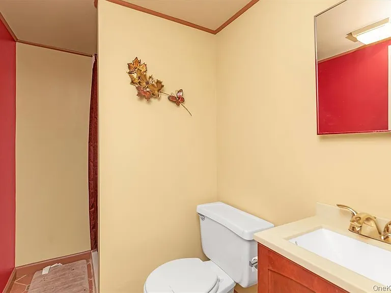 709 Carlyle St — Photo 25