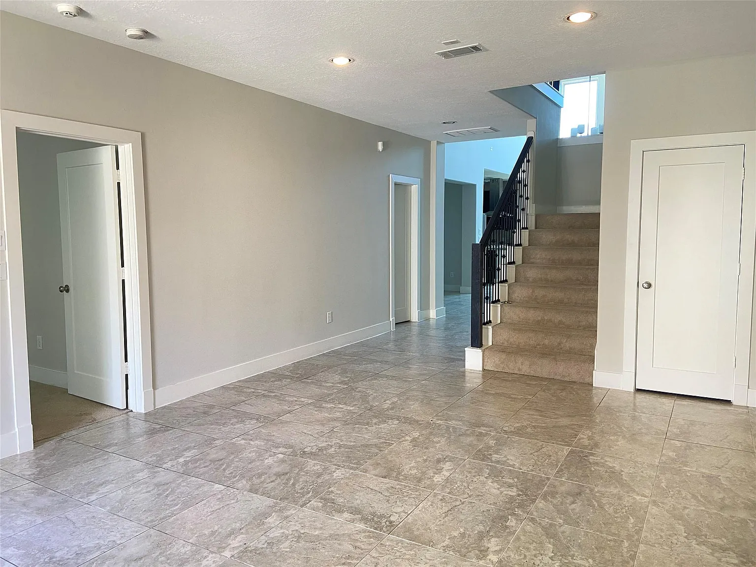 3 bed, 2.5 bath, 2823 sqft, $3,150 — Photo 4
