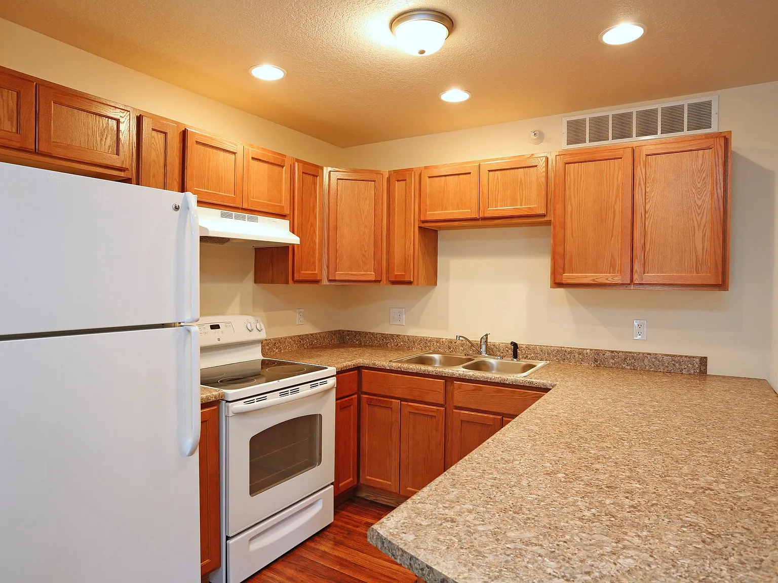 Briarwood Apartments and Villas — Photo 3