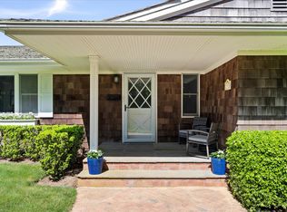 37 Johnny Ln, Southampton, NY 11968