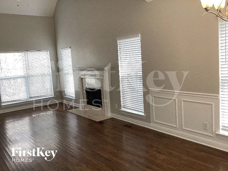 3 bed, 2.5 bath, 1685 sqft, $2,700 — Photo 3