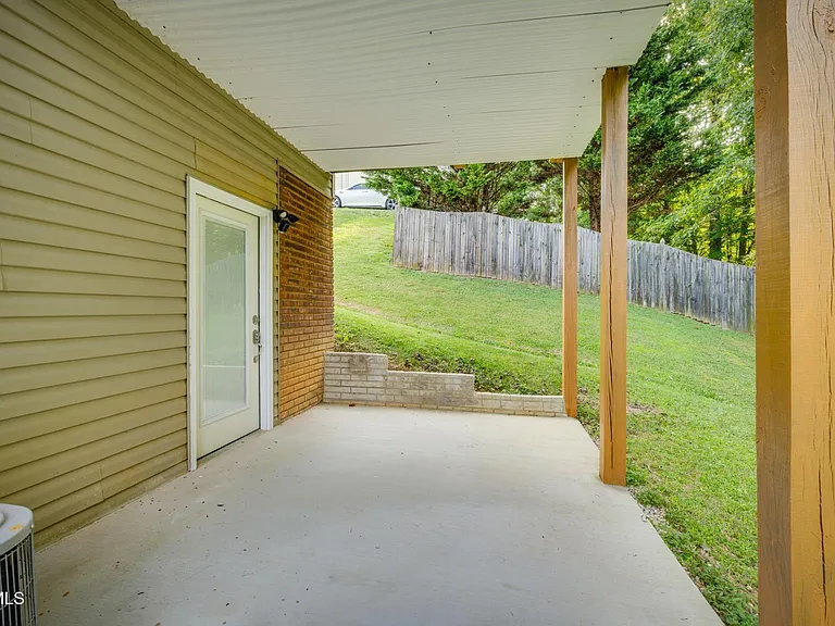 1125 Faye St — Photo 9