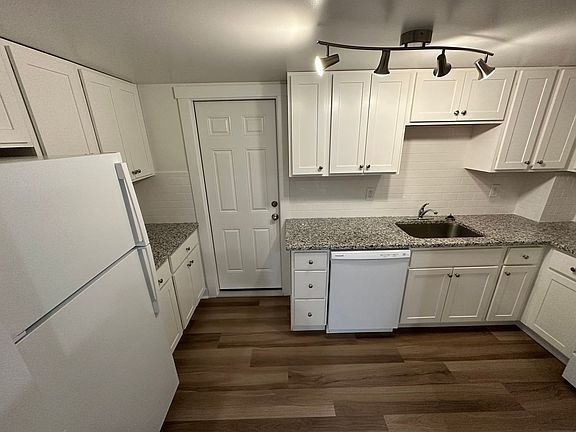 4th image of 157 S Fairmount St APT 1