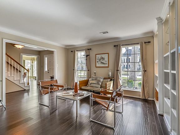 4th image of 10810 Idlebrook Dr