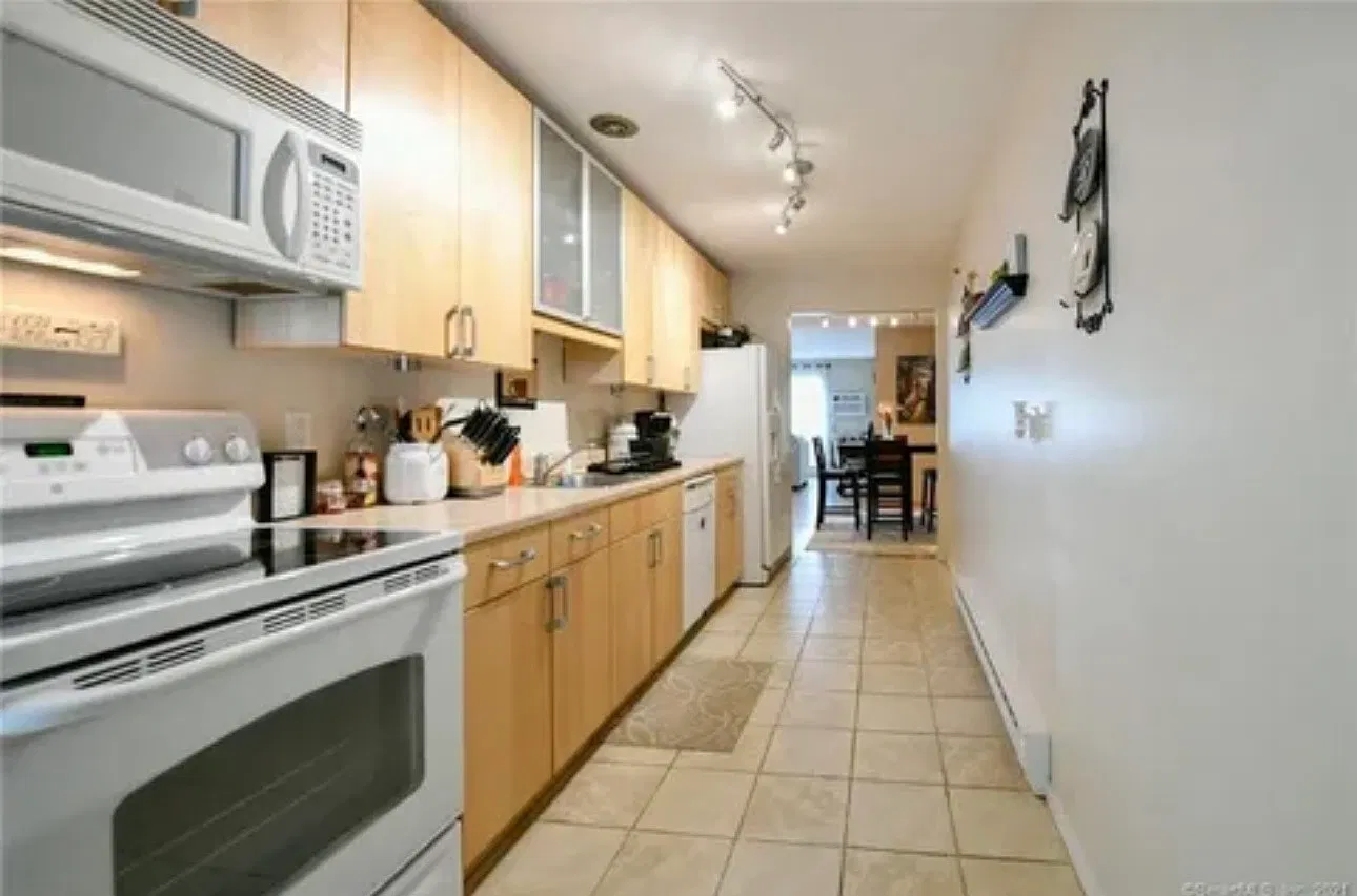 1 bed, 770 sqft, $1,695 — Photo 2