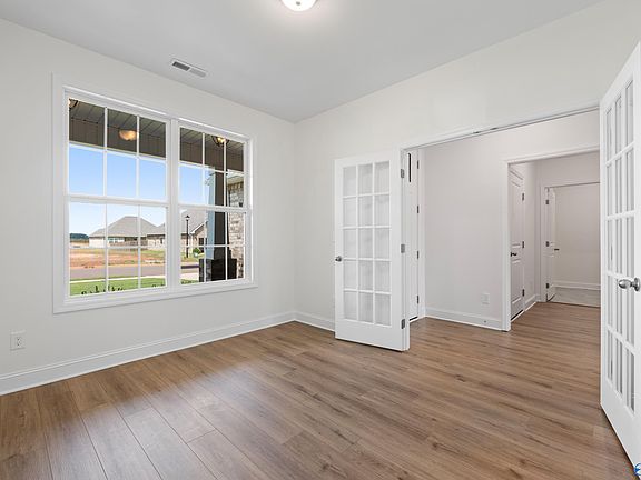 4th image of 214 White Horse Way