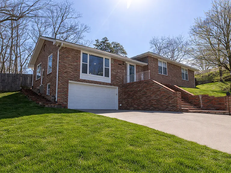 2500 Bluff Blvd — Photo 2