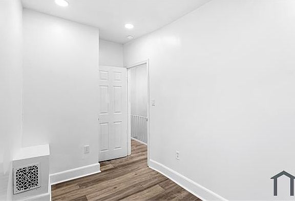 2nd image of 230 N Horton St