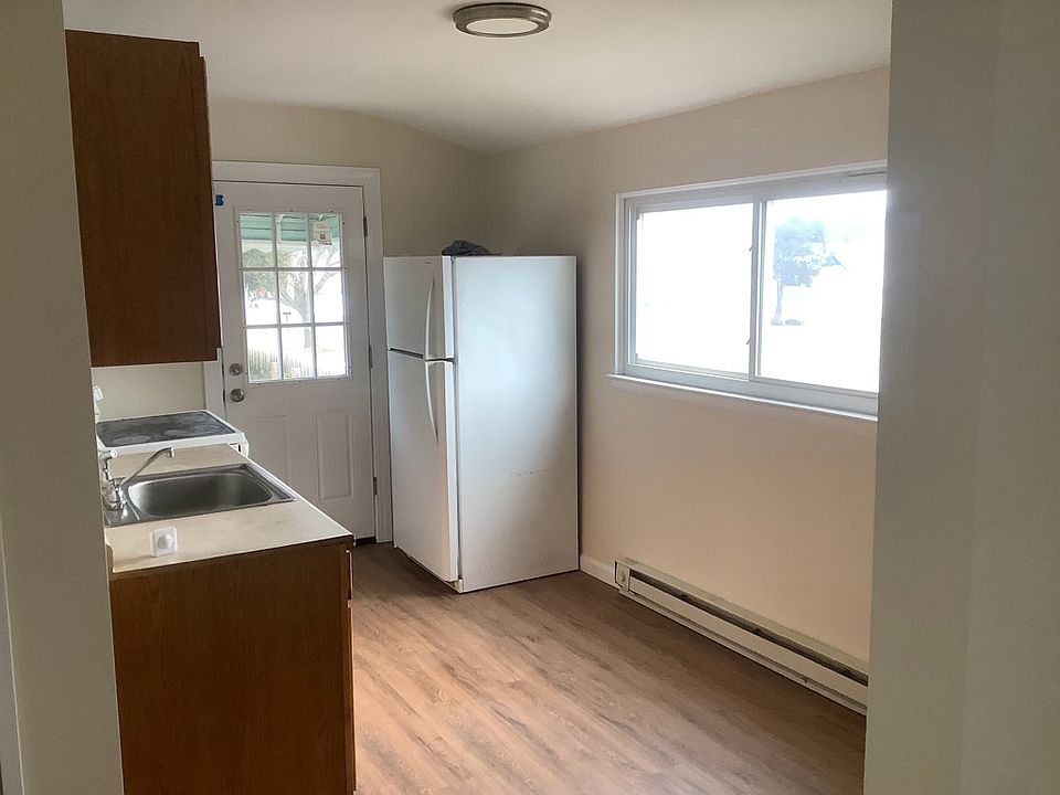 2nd image of 253 Hampton Ave