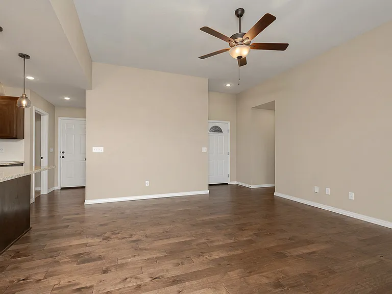 1053 S Christopher Ave — Photo 5