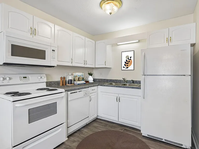 One Bedroom - 1 Bed / 1 Bath - 800 Sq.Ft.