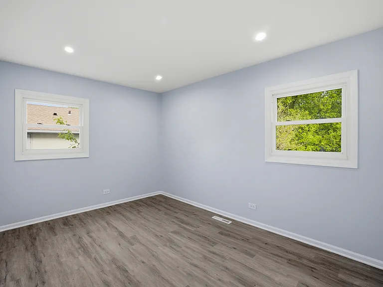 915 Mayfield Dr — Photo 13