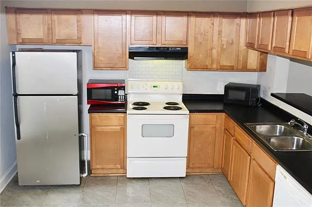 2 bed, 1.5 bath, 1088 sqft, $1,100 — Photo 3