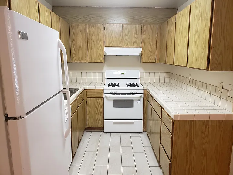 1117 Havenhurst Dr #105 — Photo 12