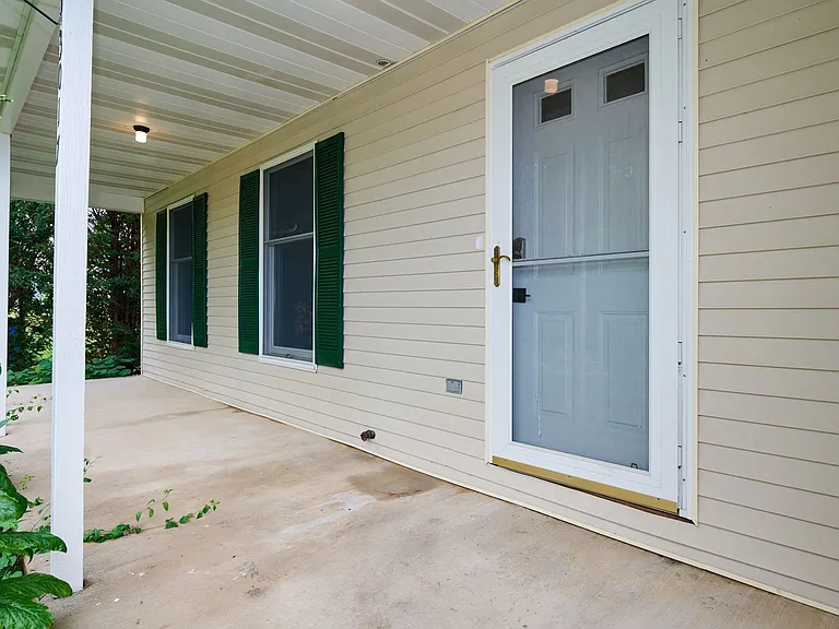 3017 Fairchild Ln — Photo 2