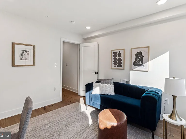 739 N Capitol St — Photo 30