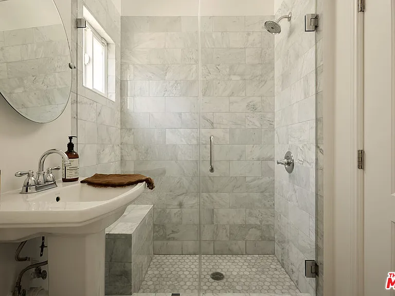 2955 Kelton Ave — Photo 24