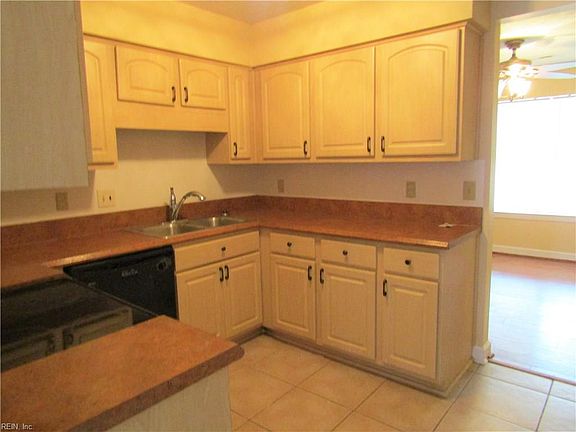 3rd image of 109 Whitewater Dr