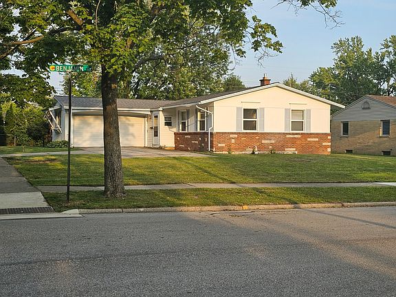 3rd image of 1336 Sweet St NE