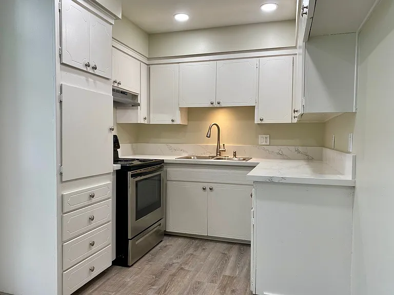 4002 Howard Ave #8 — Photo 1