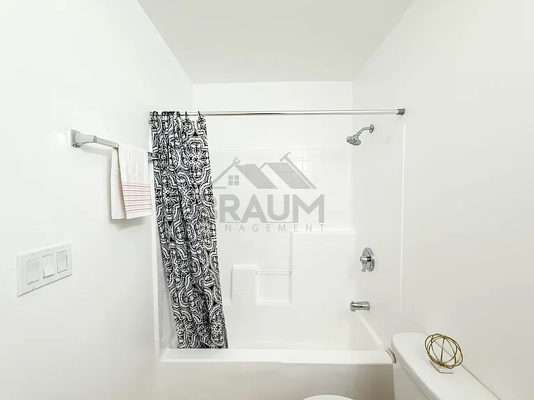 7323 WINNETKA — Photo 25