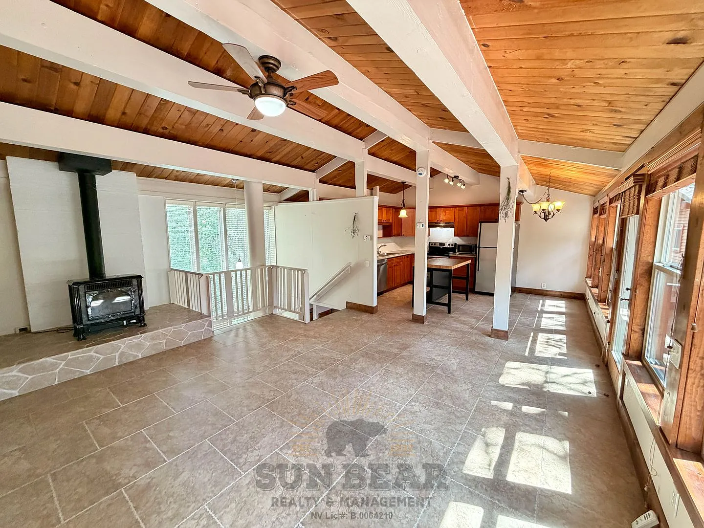 Adorable 2 Bedroom Condo in Incline Crest Complex — Photo 2