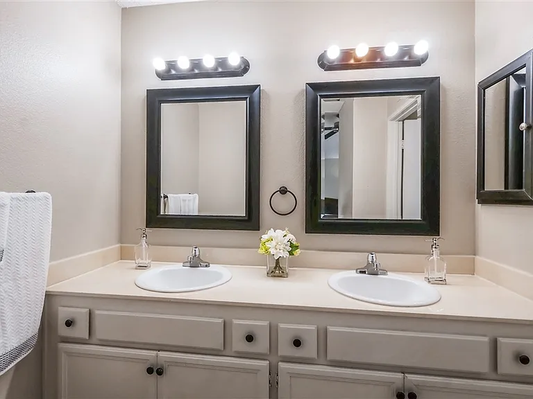 7215 Woodshawn Dr — Photo 13