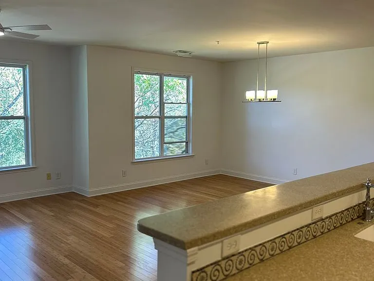 1000 E Woodlawn Rd #416 — Photo 5