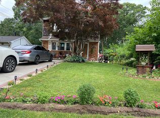 8 May Ct, Ronkonkoma, NY 11779
