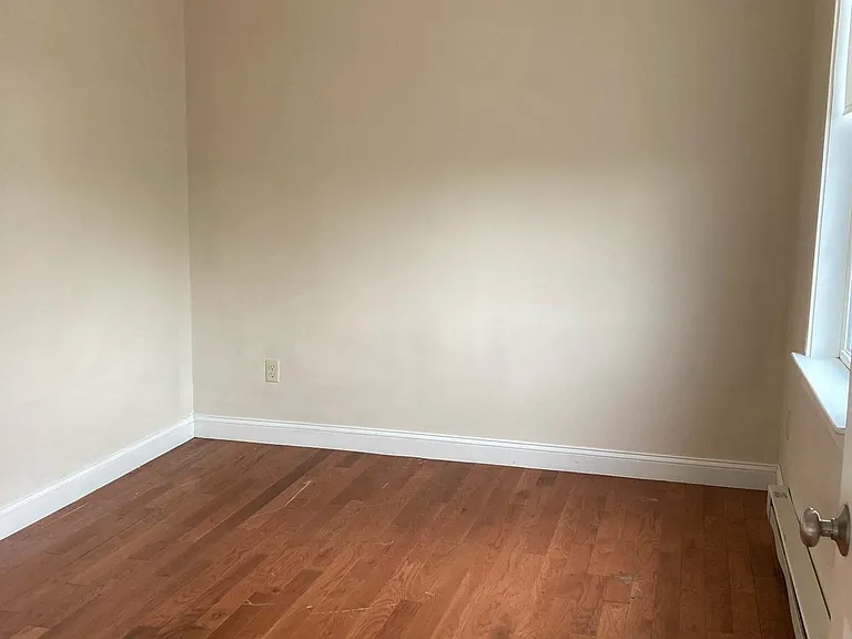 4-64 W Hollis St #4 — Photo 8